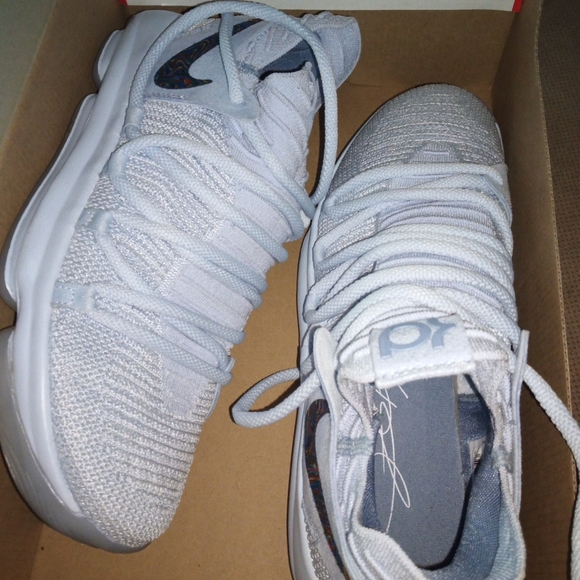 Shoes 👟 - Picture 3 of 4